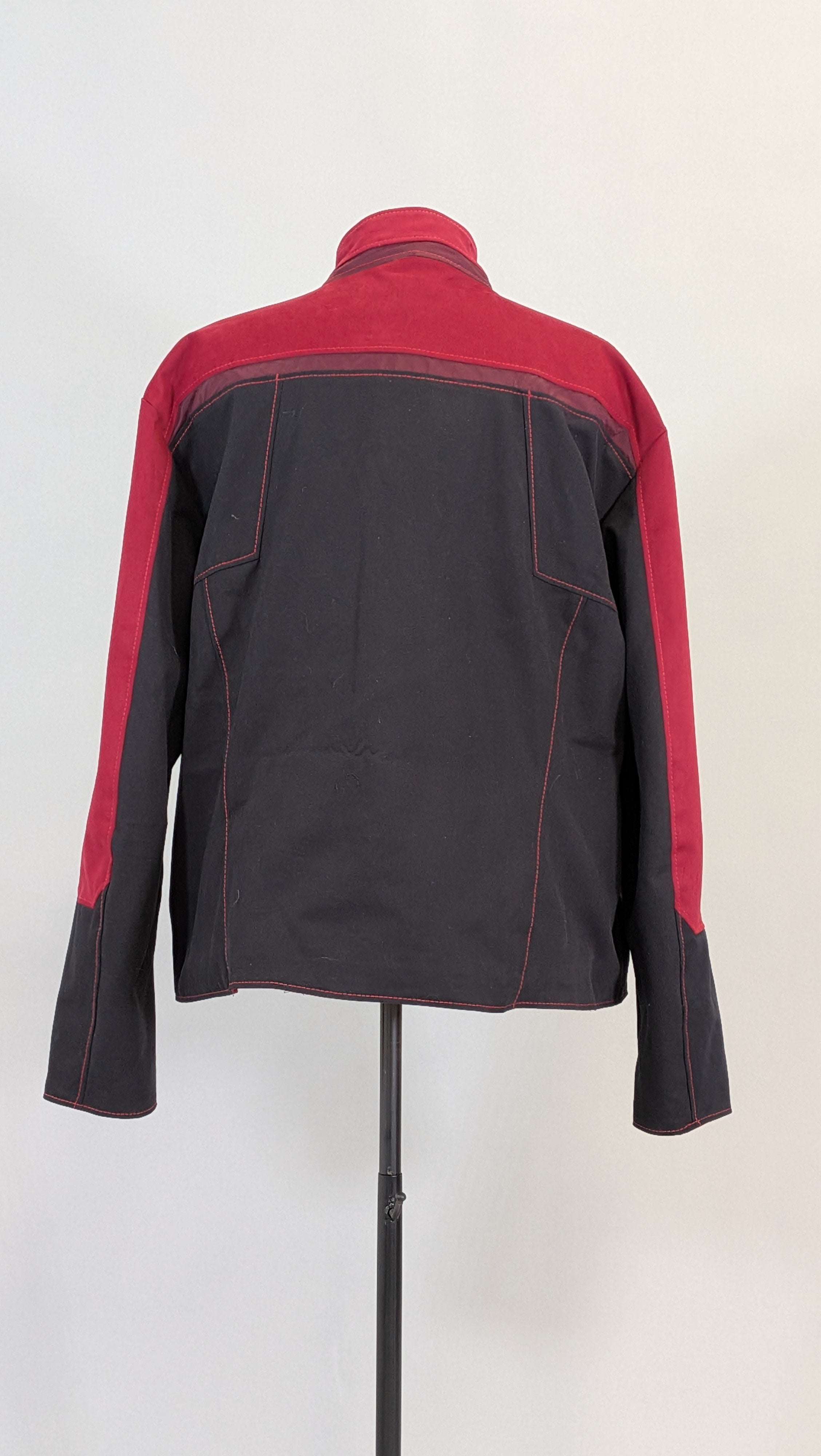 * Starfleet 2401 Riker - Command Red - 57M (Red topstitching)